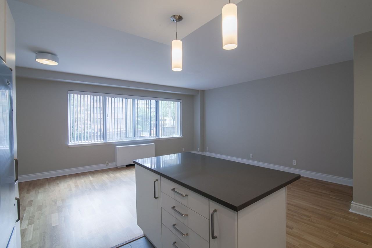 4555 Bonavista Avenue - Photo 3 of 50