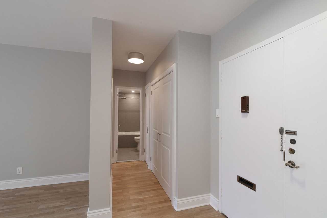 4555 Bonavista Avenue - Photo 4 of 50