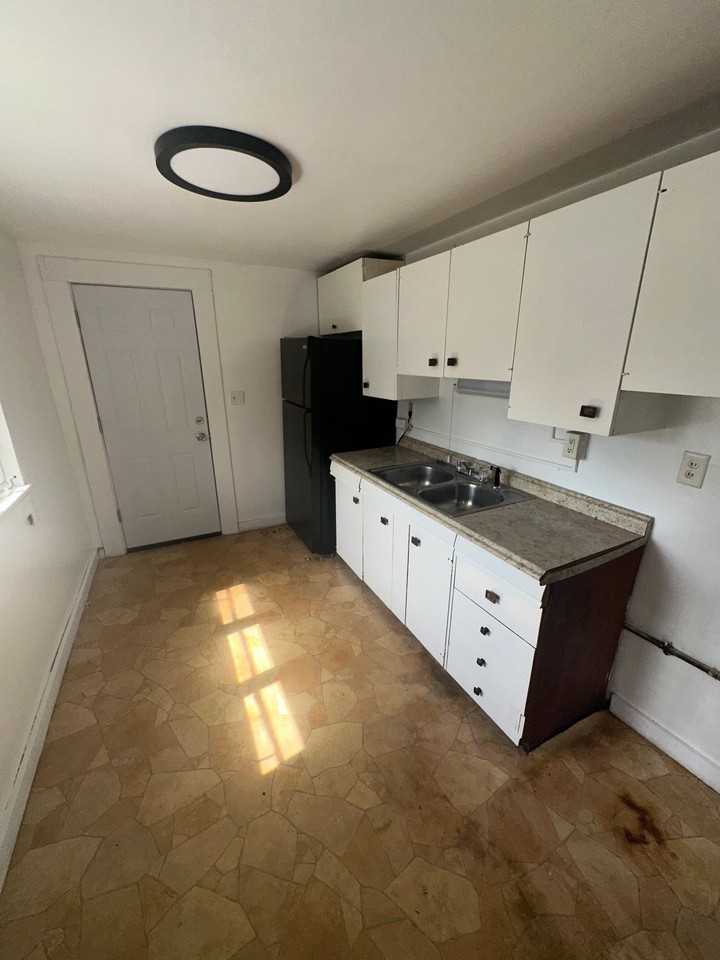 12 Lincoln Ave Apt 2nd #2ndFLLEFT - Photo 2 of 7
