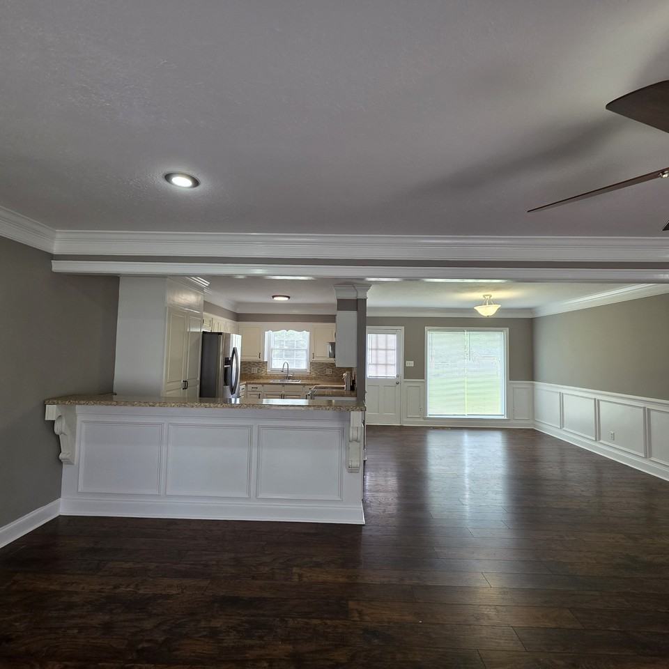 825 Community Ave #1 - Photo 4 of 21