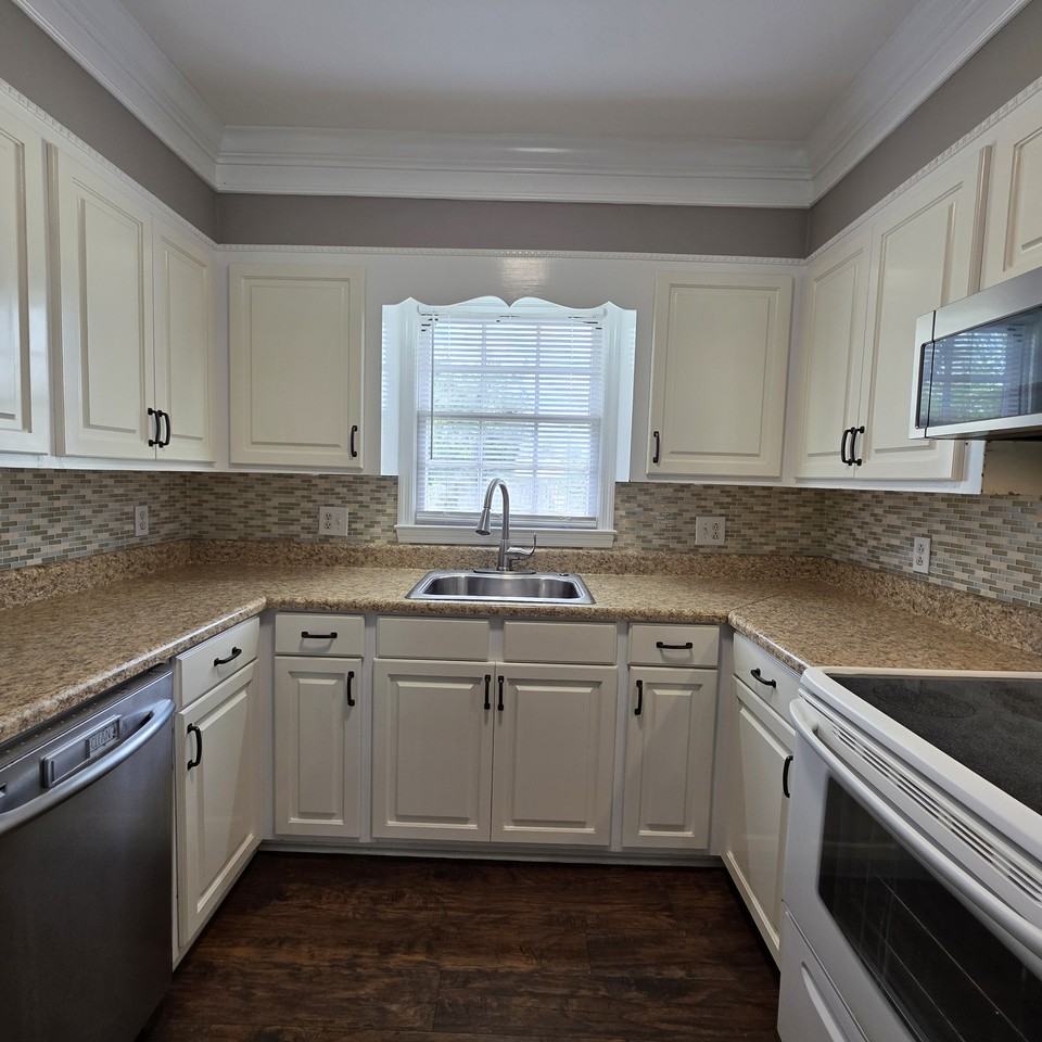 825 Community Ave #1 - Photo 6 of 21
