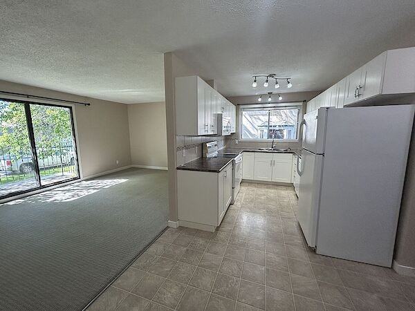 10919 122 St Nw - Photo 3 of 19