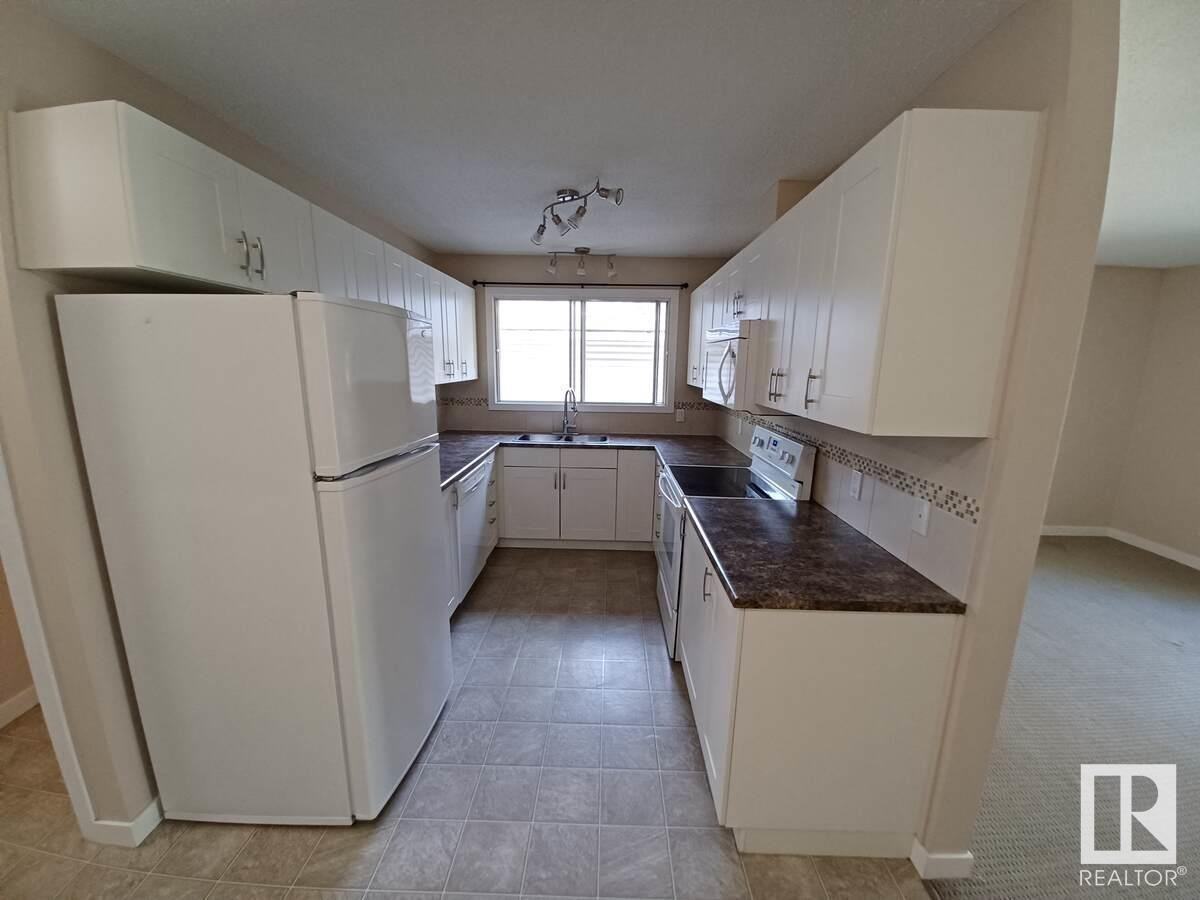 10919 122 St Nw - Photo 4 of 19