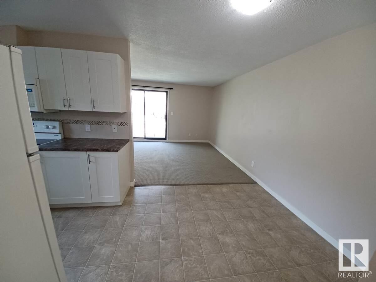10919 122 St Nw - Photo 6 of 19