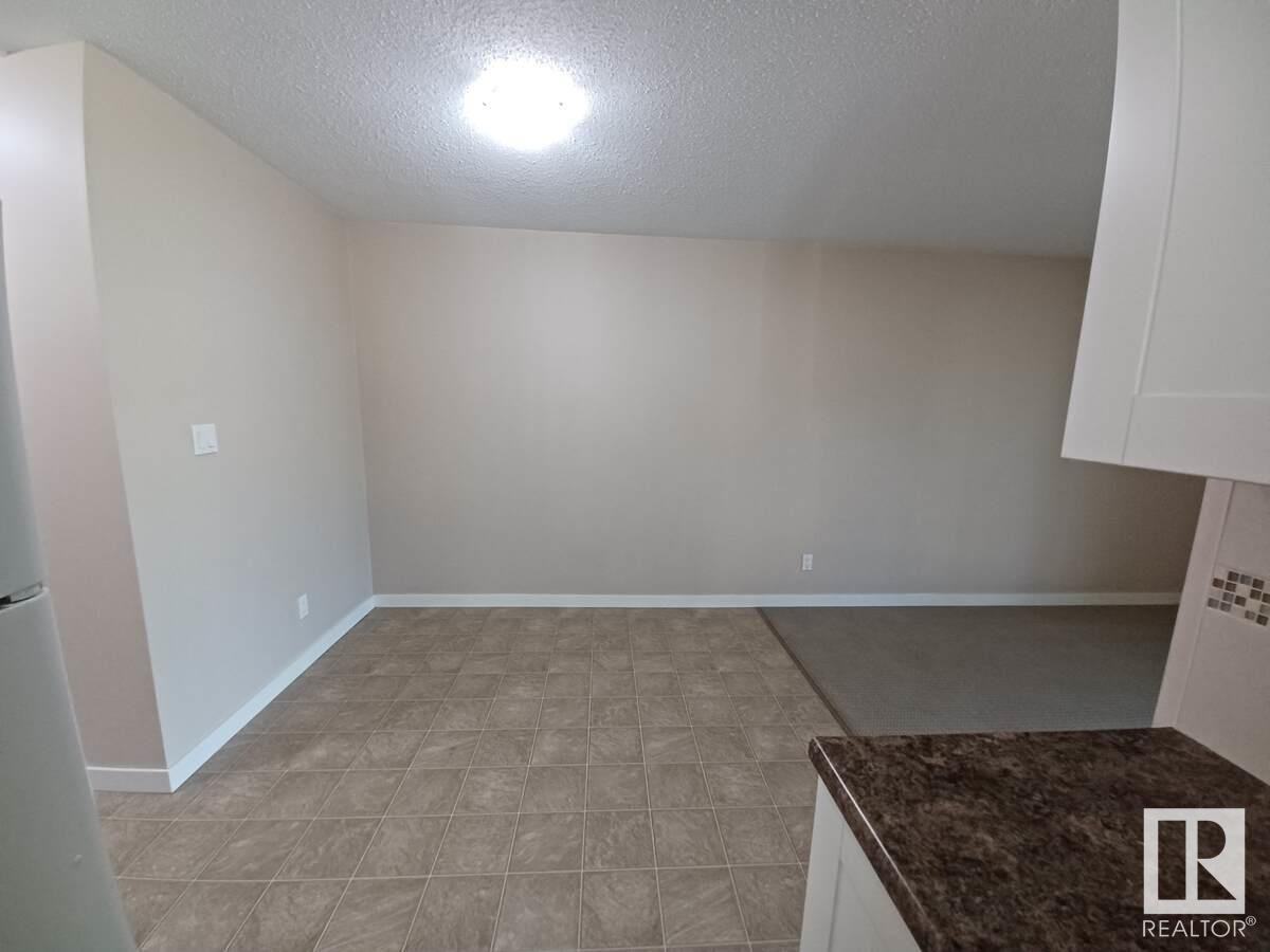 10919 122 St Nw - Photo 7 of 19