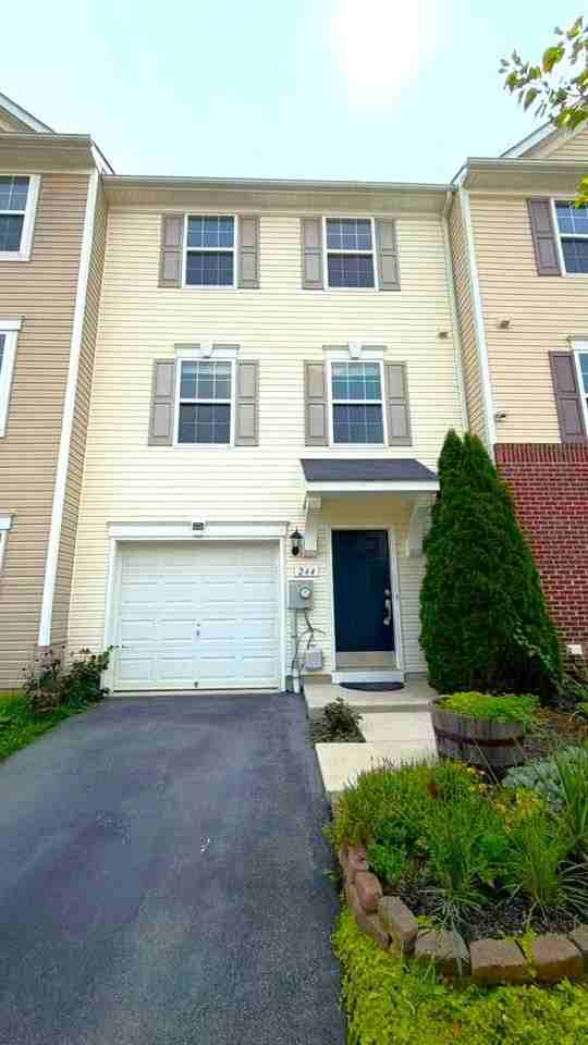 244 Rumbling Rock Rd - Photo 3 of 11