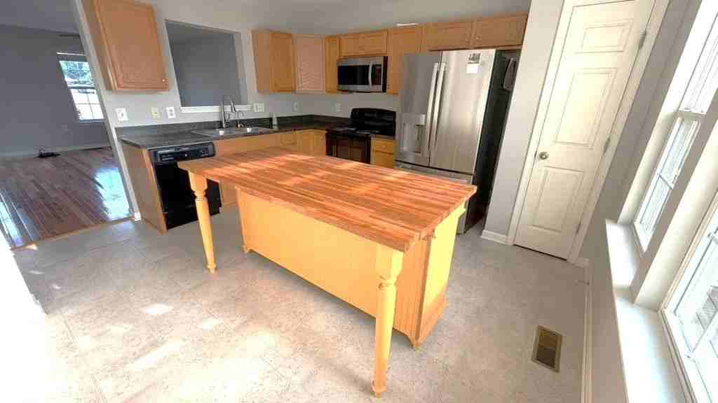 244 Rumbling Rock Rd - Photo 6 of 11