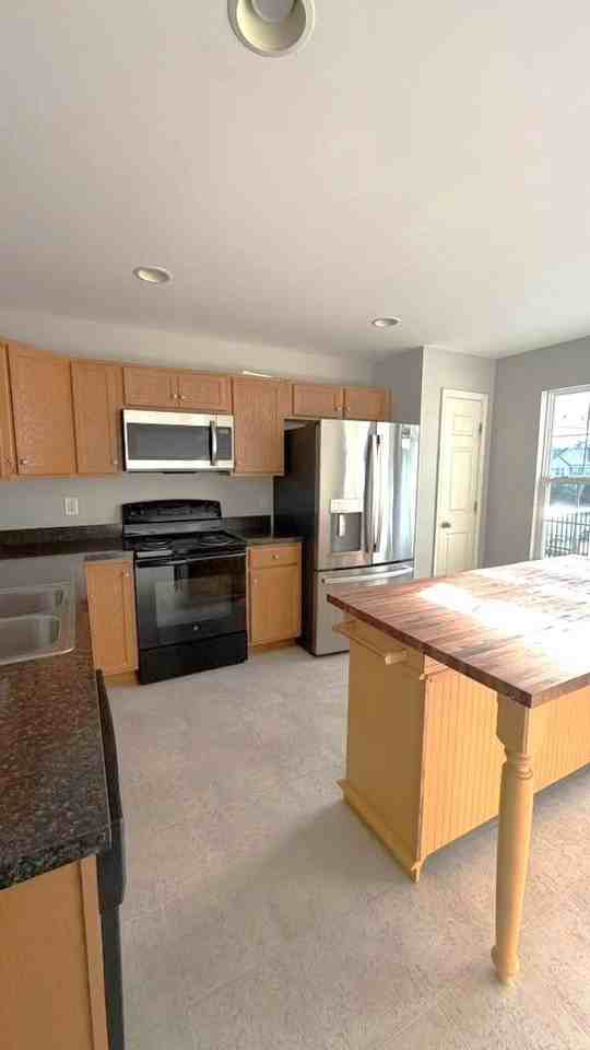 244 Rumbling Rock Rd - Photo 7 of 11