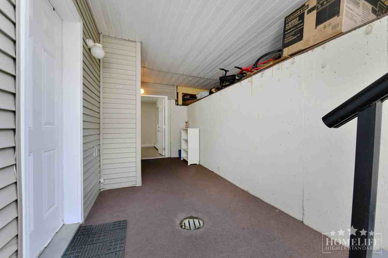 7909 147a St - Photo 3 of 15