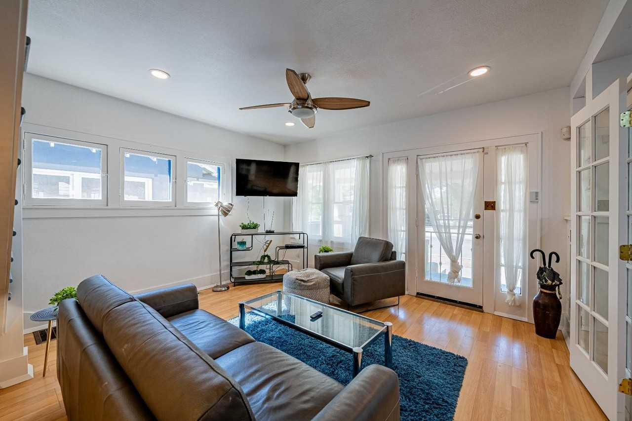 816 Marquette Ave Nw - Photo 3 of 11