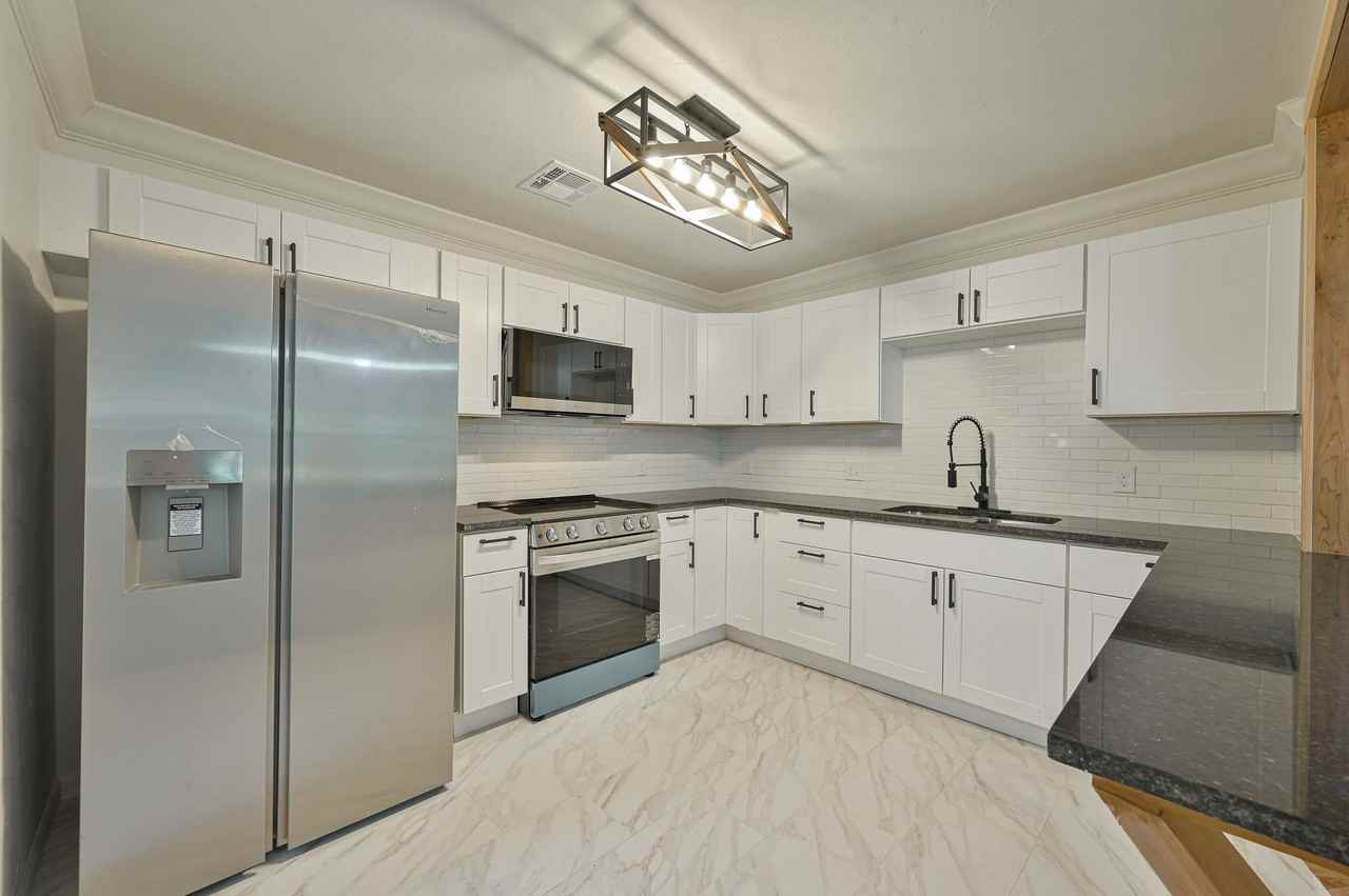 2525 Sw 46th St #1 - Photo 7 of 31