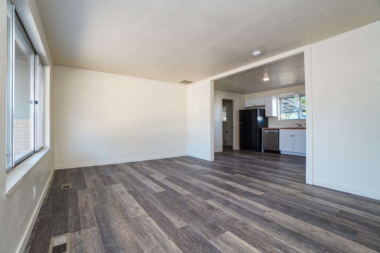 1343 W Owyhee St #1 - Photo 4 of 23
