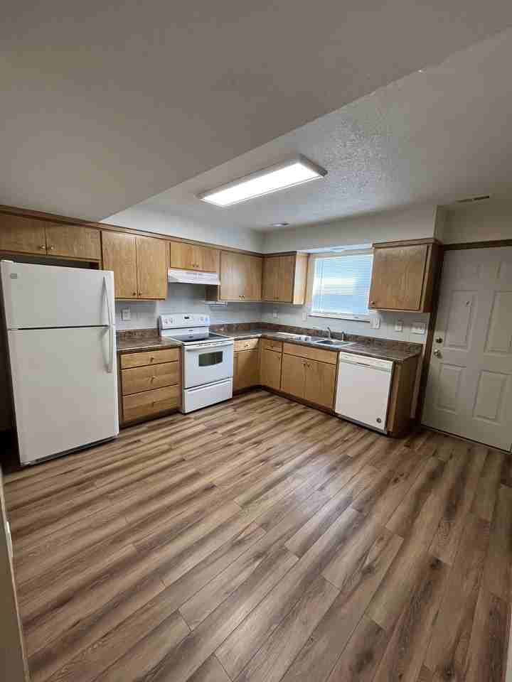 404 Grover St #A - Photo 4 of 13