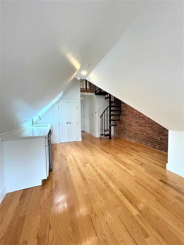 31 Green St #13 - Photo 6 of 14