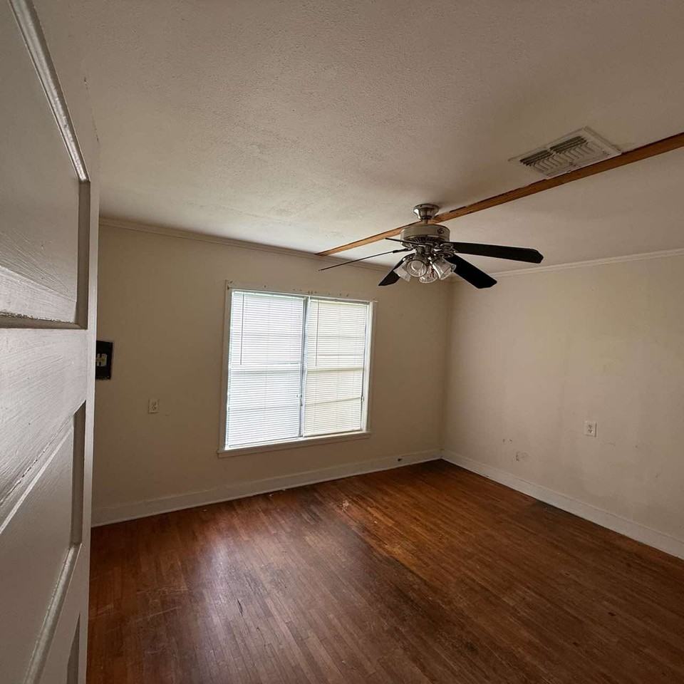 1620 Mcmullen St #1 - Photo 3 of 4