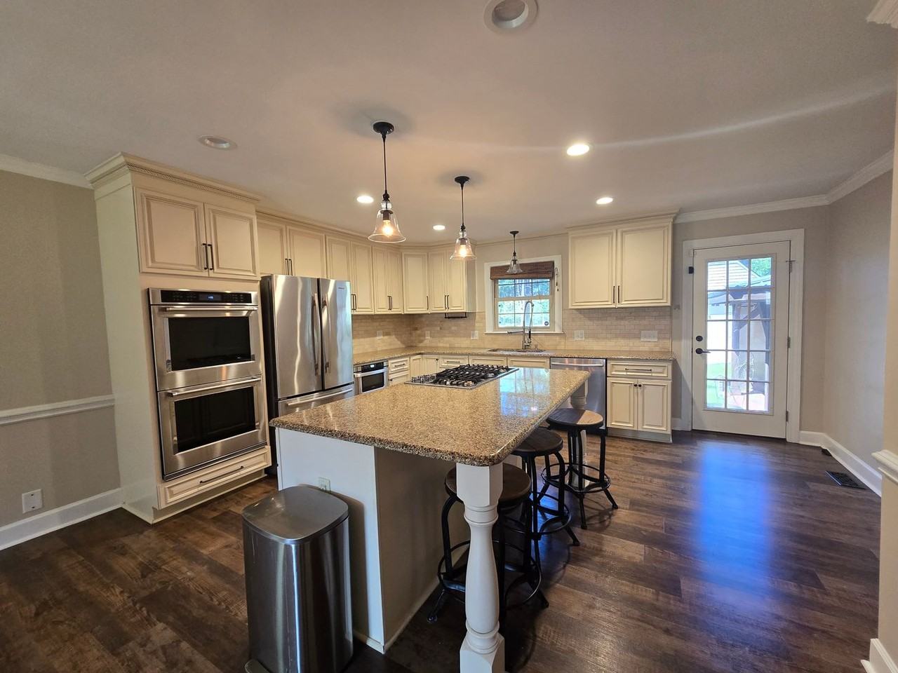 409 Fulton St - Photo 5 of 50