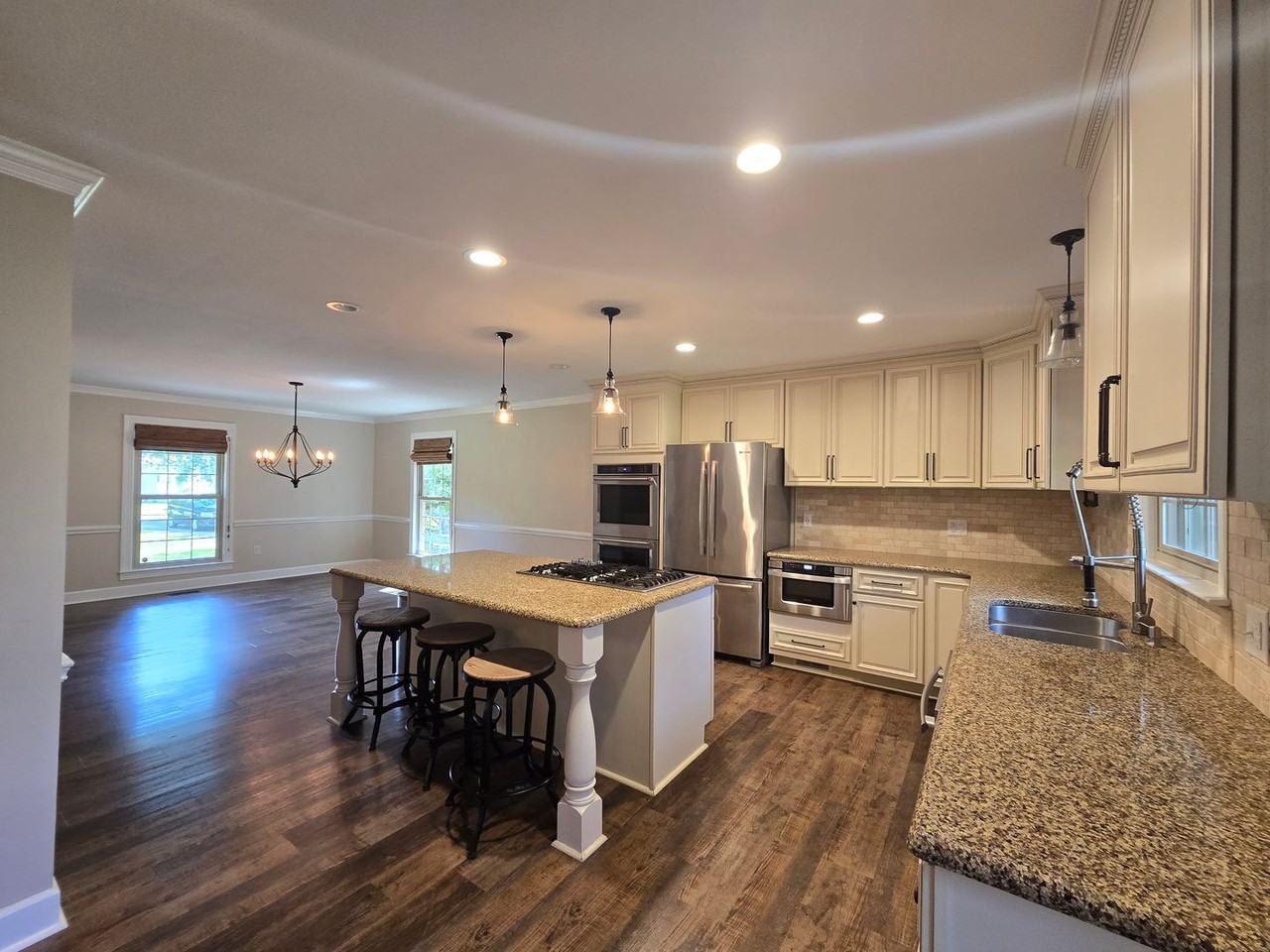 409 Fulton St - Photo 6 of 50