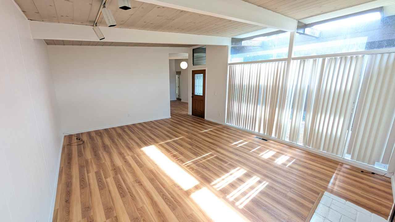 1076 Oaktree Dr #1 - Photo 3 of 10