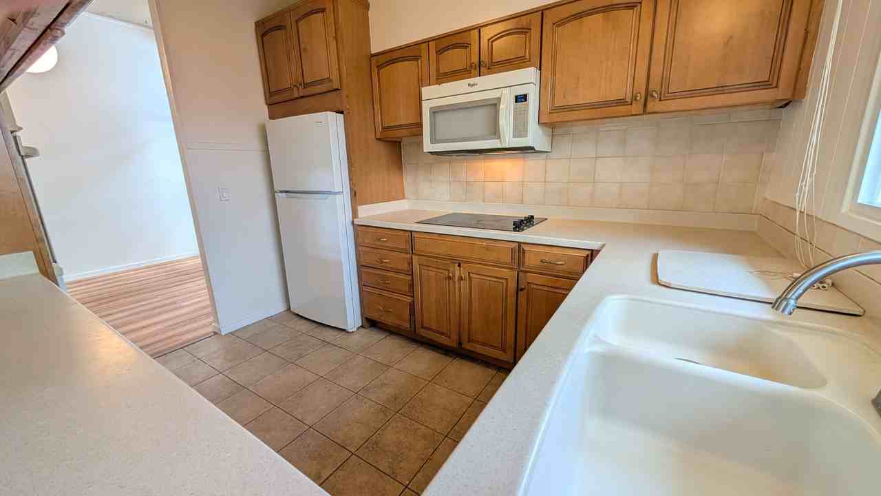 1076 Oaktree Dr #1 - Photo 7 of 10
