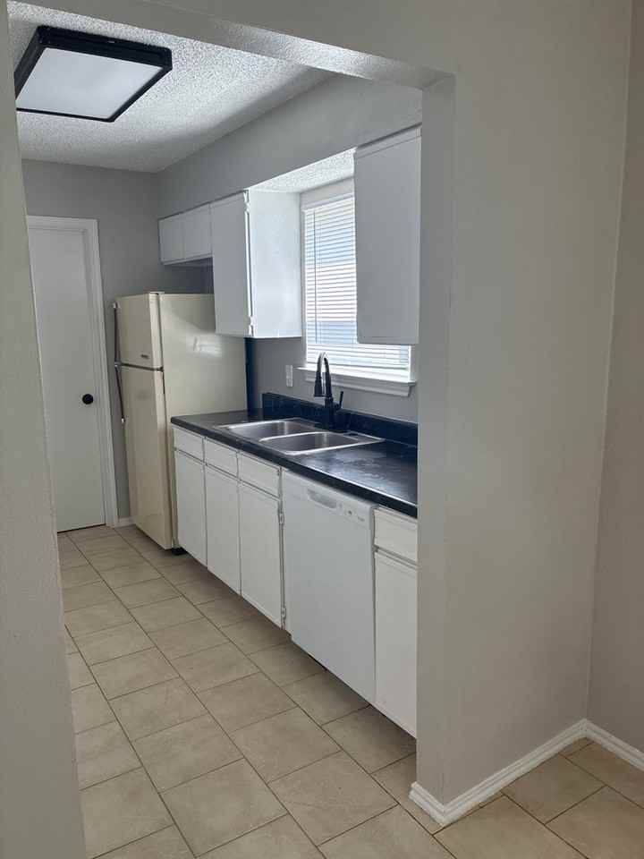 7804 Las Olas Blvd - Photo 3 of 16