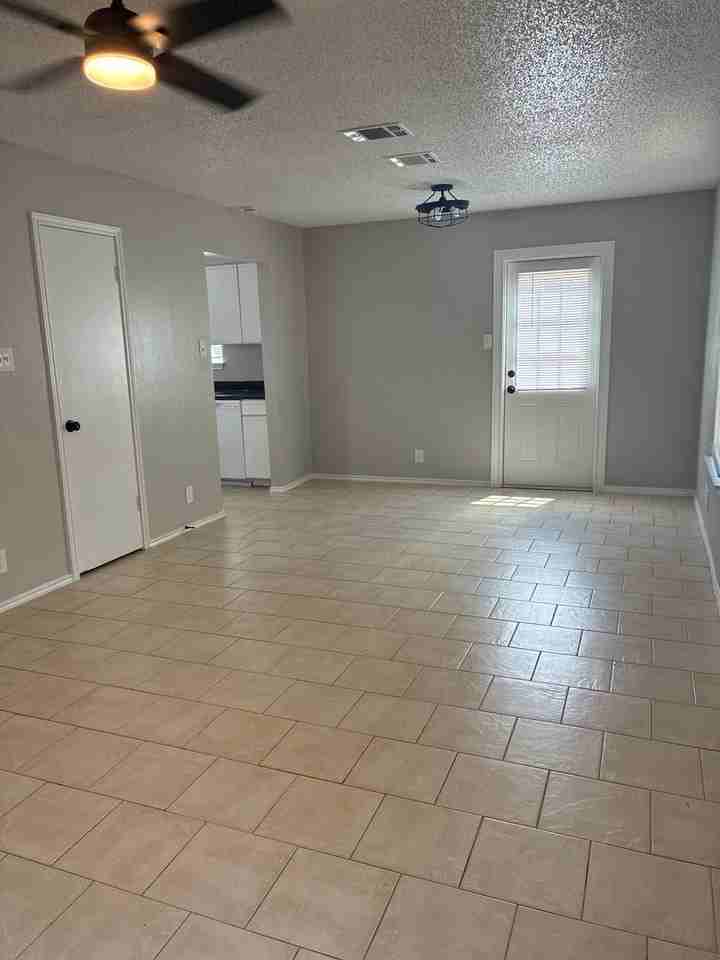 7804 Las Olas Blvd - Photo 4 of 16