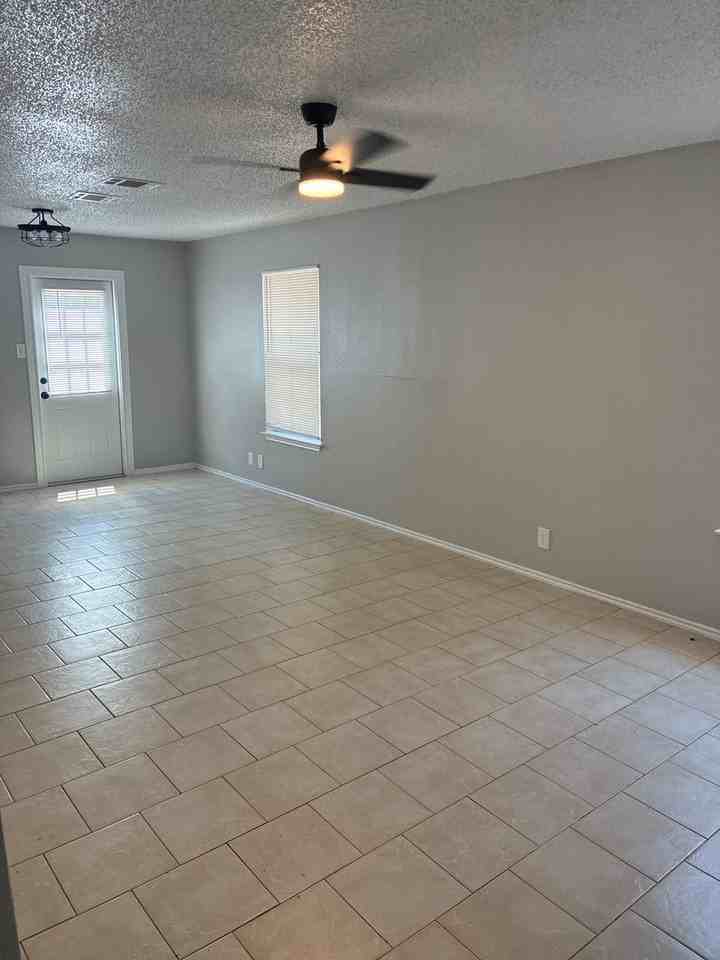 7804 Las Olas Blvd - Photo 6 of 16
