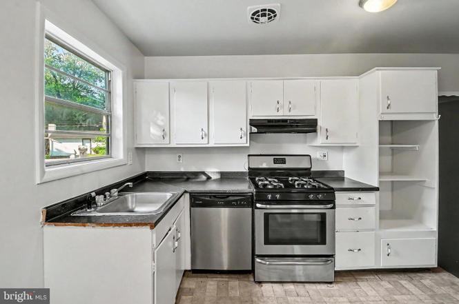 3719 Brentford Road - Photo 6 of 15