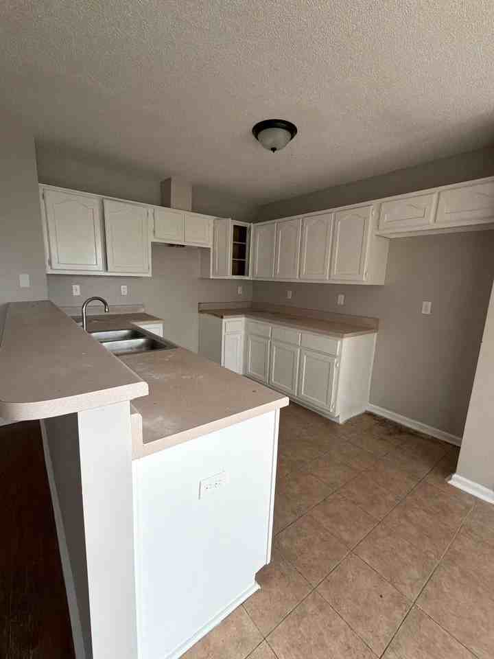 6851 Stevenwoods Ave #1 - Photo 4 of 6