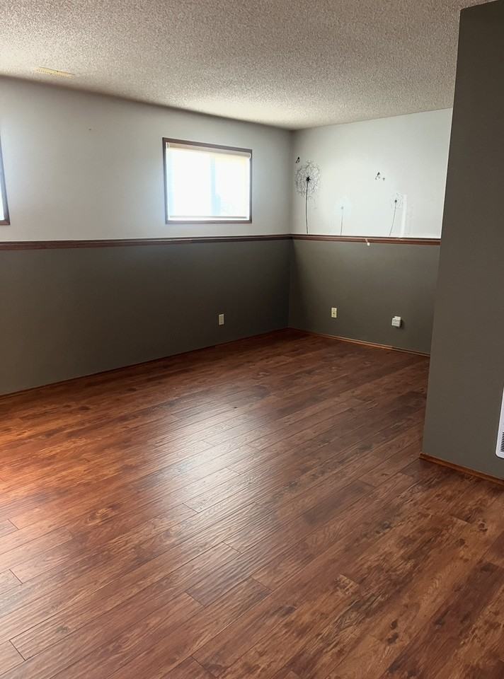 415 Kerr Pl - Photo 5 of 9