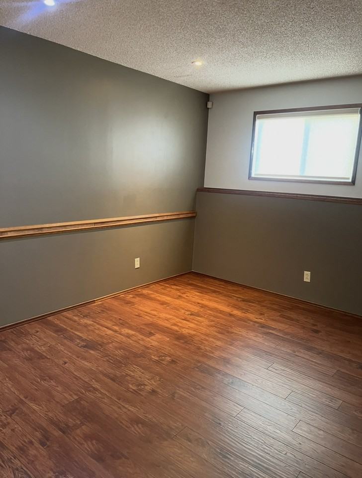 415 Kerr Pl - Photo 4 of 9