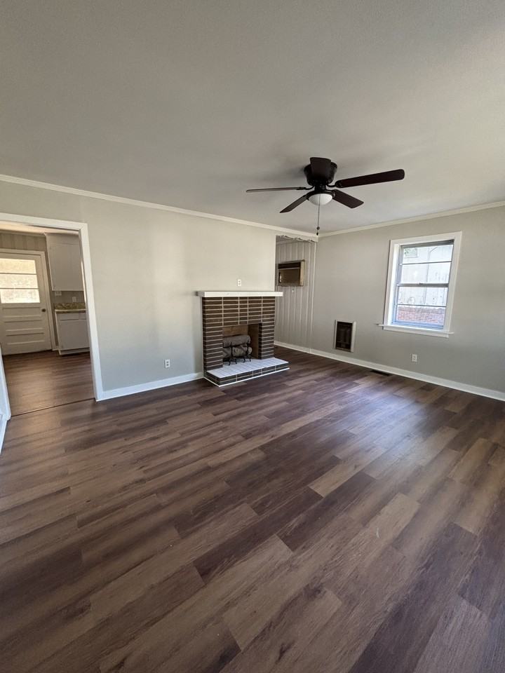 210 S Hazel St #1 - Photo 4 of 18
