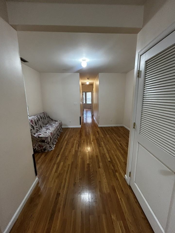 233 Ferry St - Photo 5 of 10