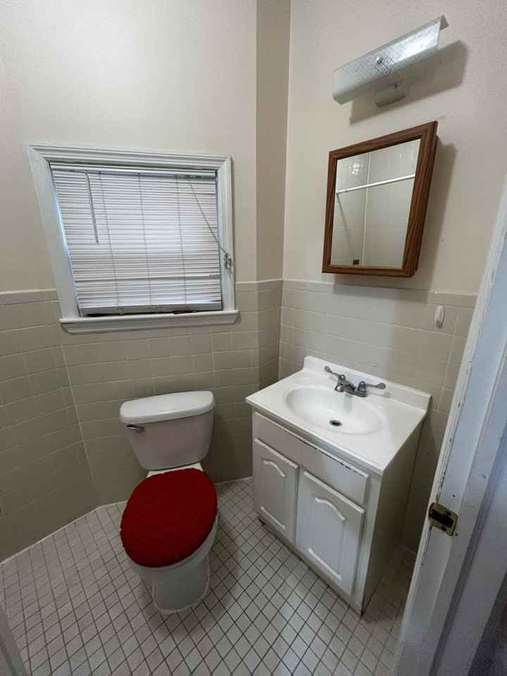 233 Ferry St - Photo 7 of 10