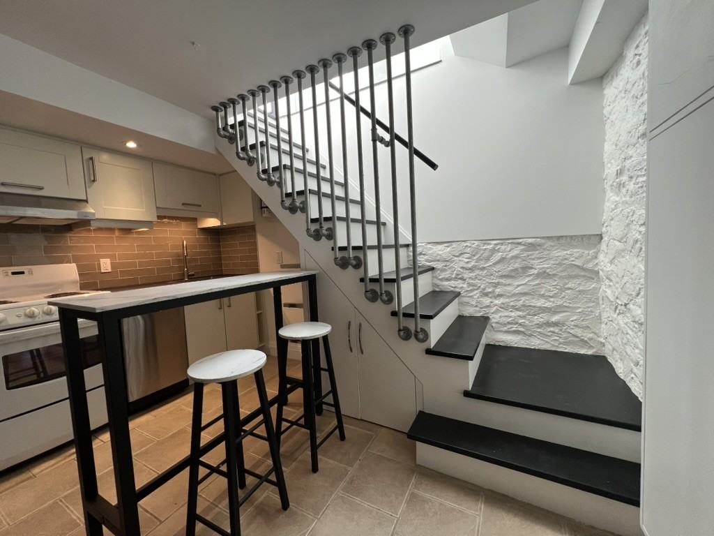 236 Greenwood Avenue - Photo 3 of 12