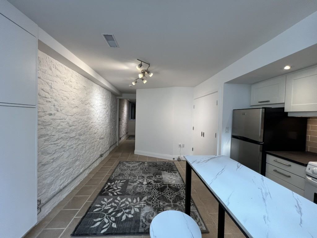 236 Greenwood Avenue - Photo 4 of 12