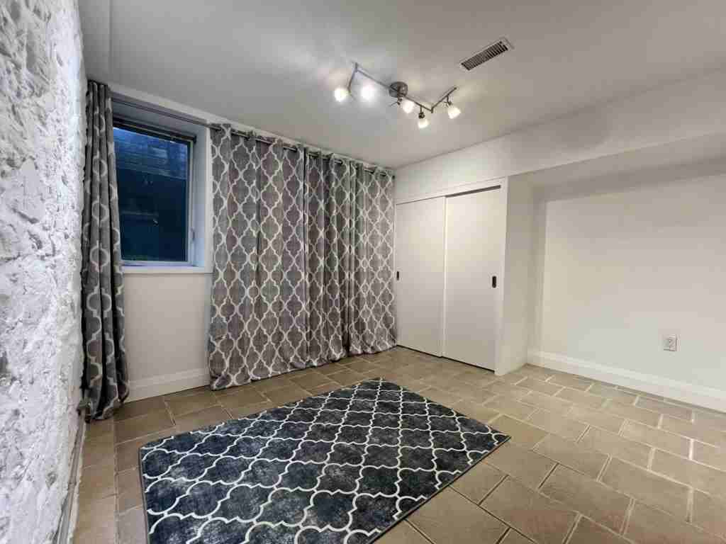 236 Greenwood Avenue - Photo 7 of 12