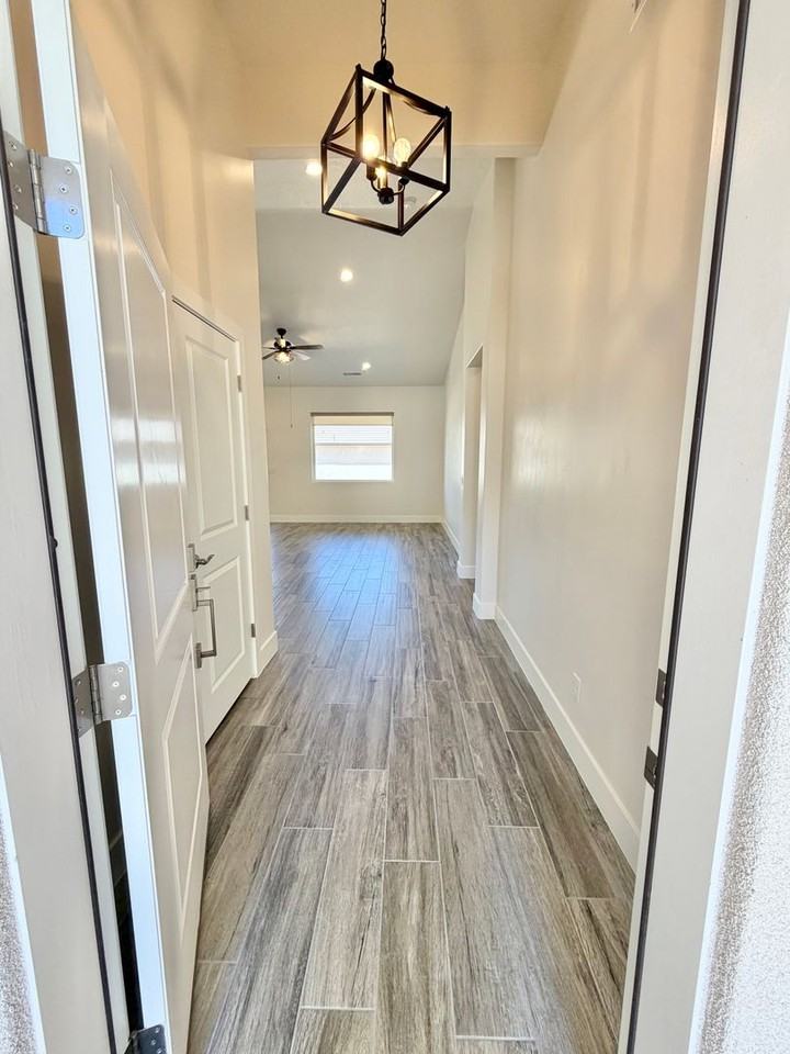 9 N Main St - Photo 5 of 34
