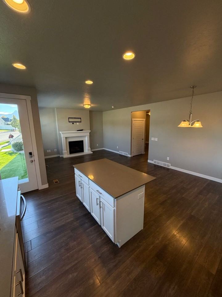 932 W 2840 N - Photo 3 of 34