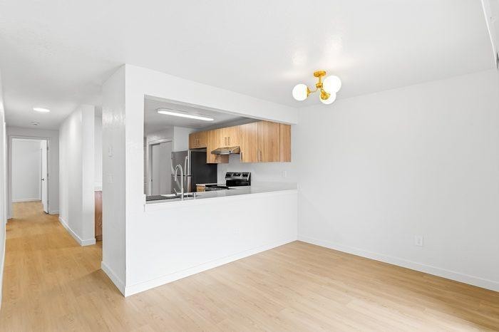 301 Ne 45th St - Photo 3 of 36