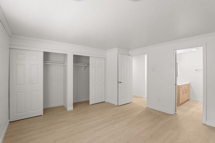 301 Ne 45th St - Photo 3 of 36