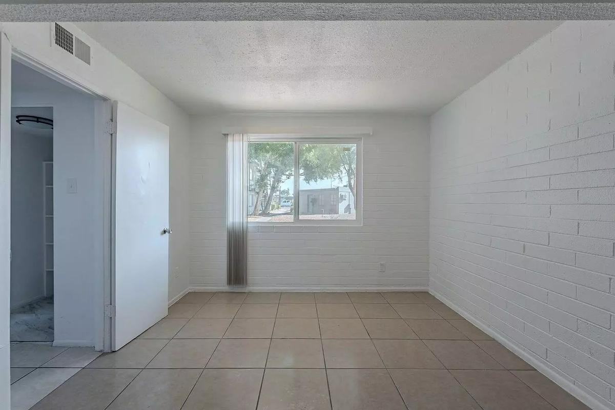 6529 W Glendale Ave - Photo 2 of 25
