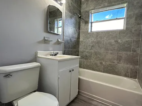 639 Sw 5th St #2 - Photo 4 of 11