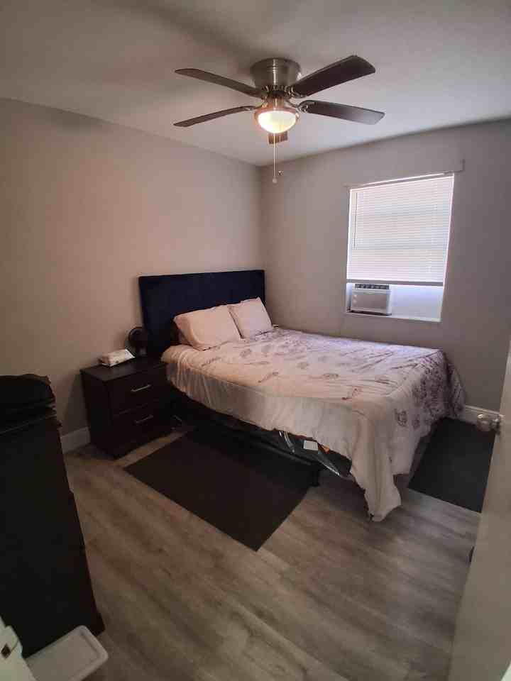 639 Sw 5th St #2 - Photo 7 of 11