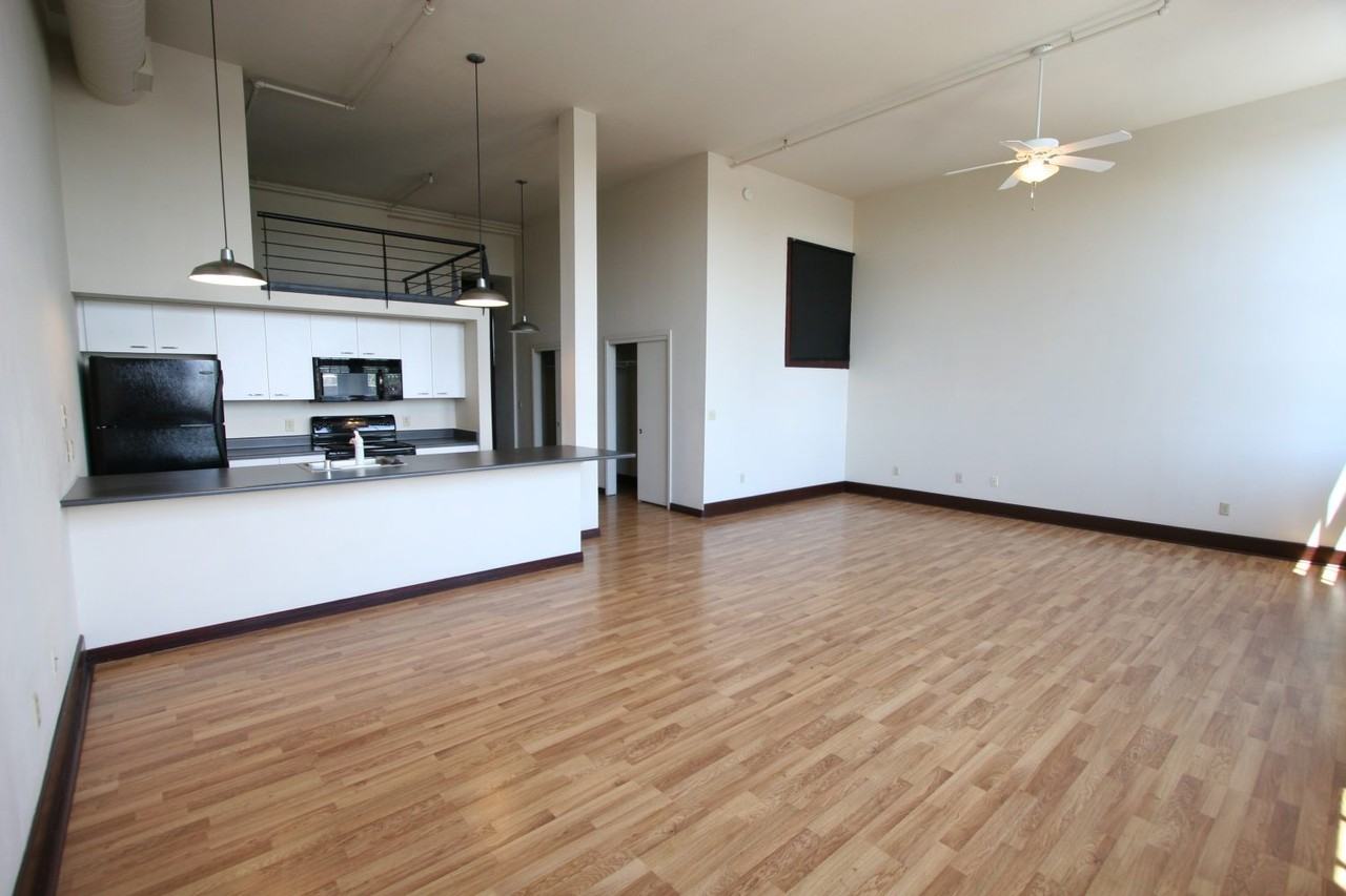 301 Central Ave Ne #1 - Photo 5 of 8