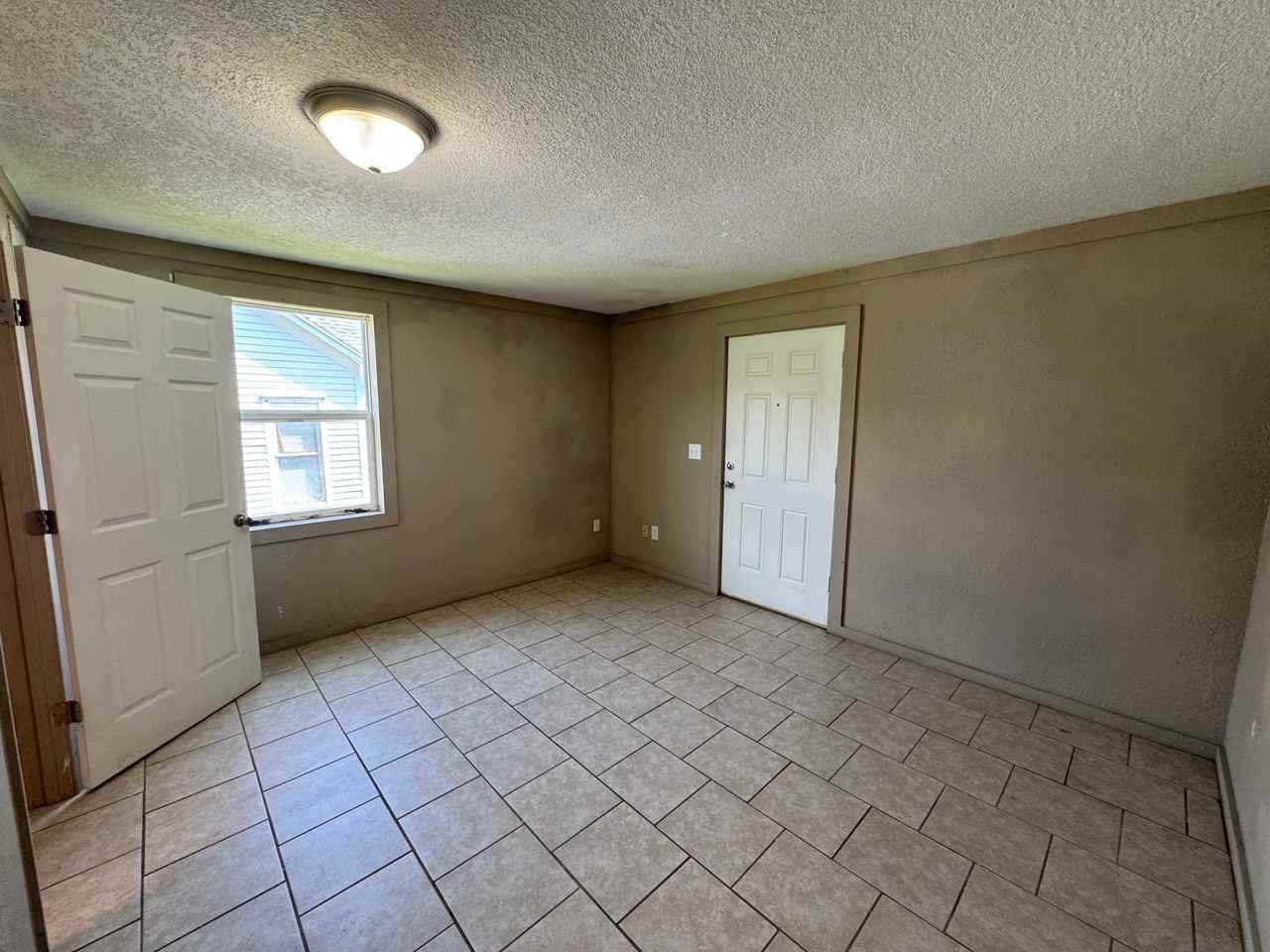 507 Grover St #B - Photo 2 of 8