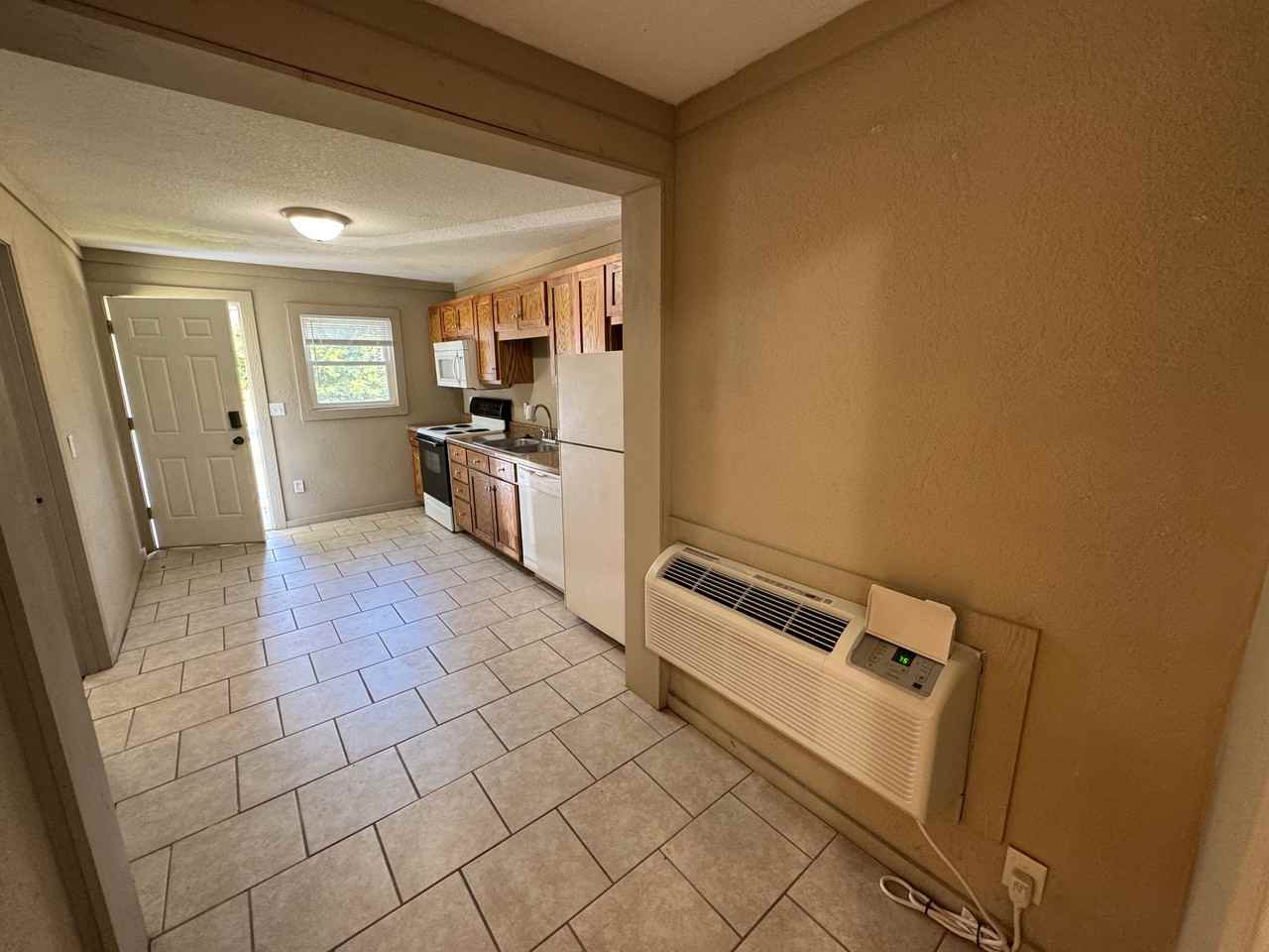 507 Grover St #B - Photo 3 of 8