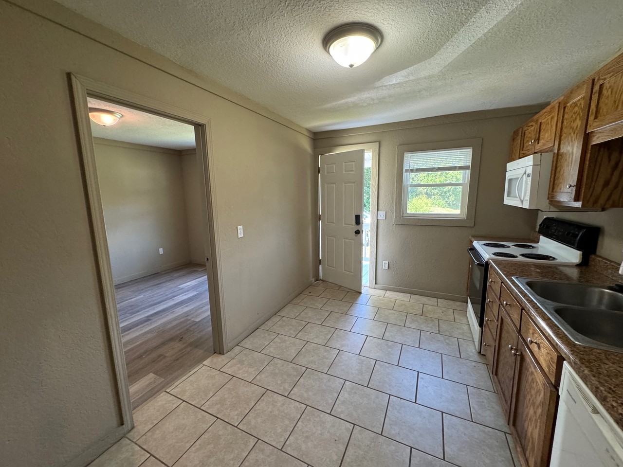 507 Grover St #B - Photo 5 of 8