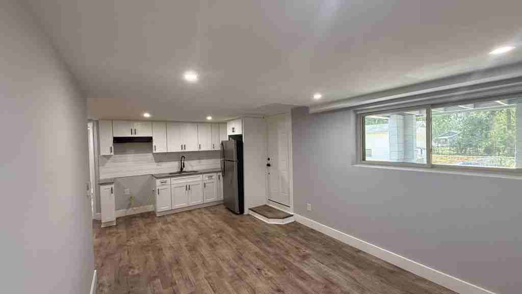 1099 Center St Sw #B - Photo 2 of 10
