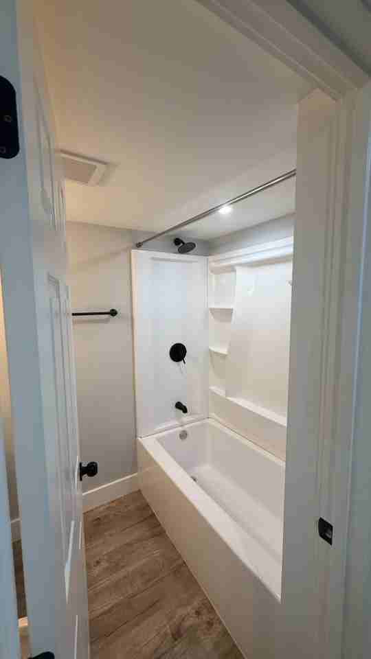 1099 Center St Sw #B - Photo 5 of 10