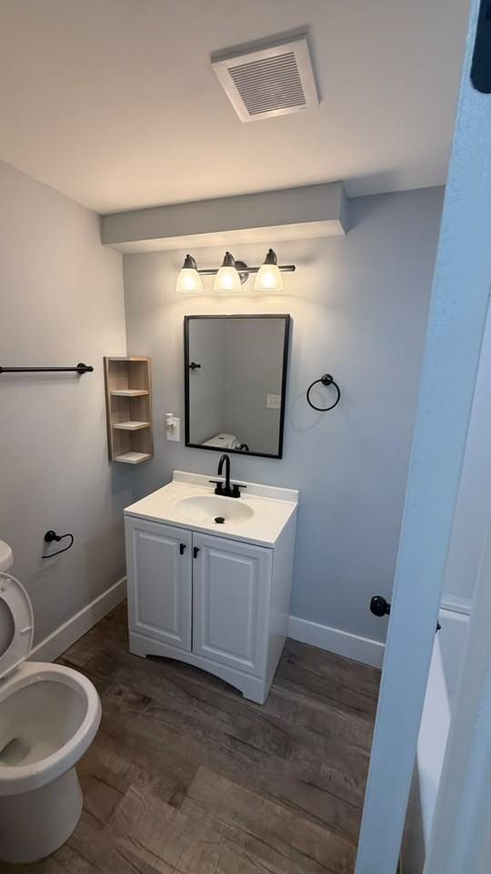 1099 Center St Sw #B - Photo 6 of 10